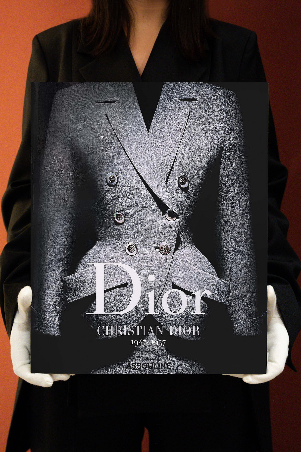 Книга ASSOULINE Dior by Christian Dior , арт. 9781614285489 купить в интернет-магазине
