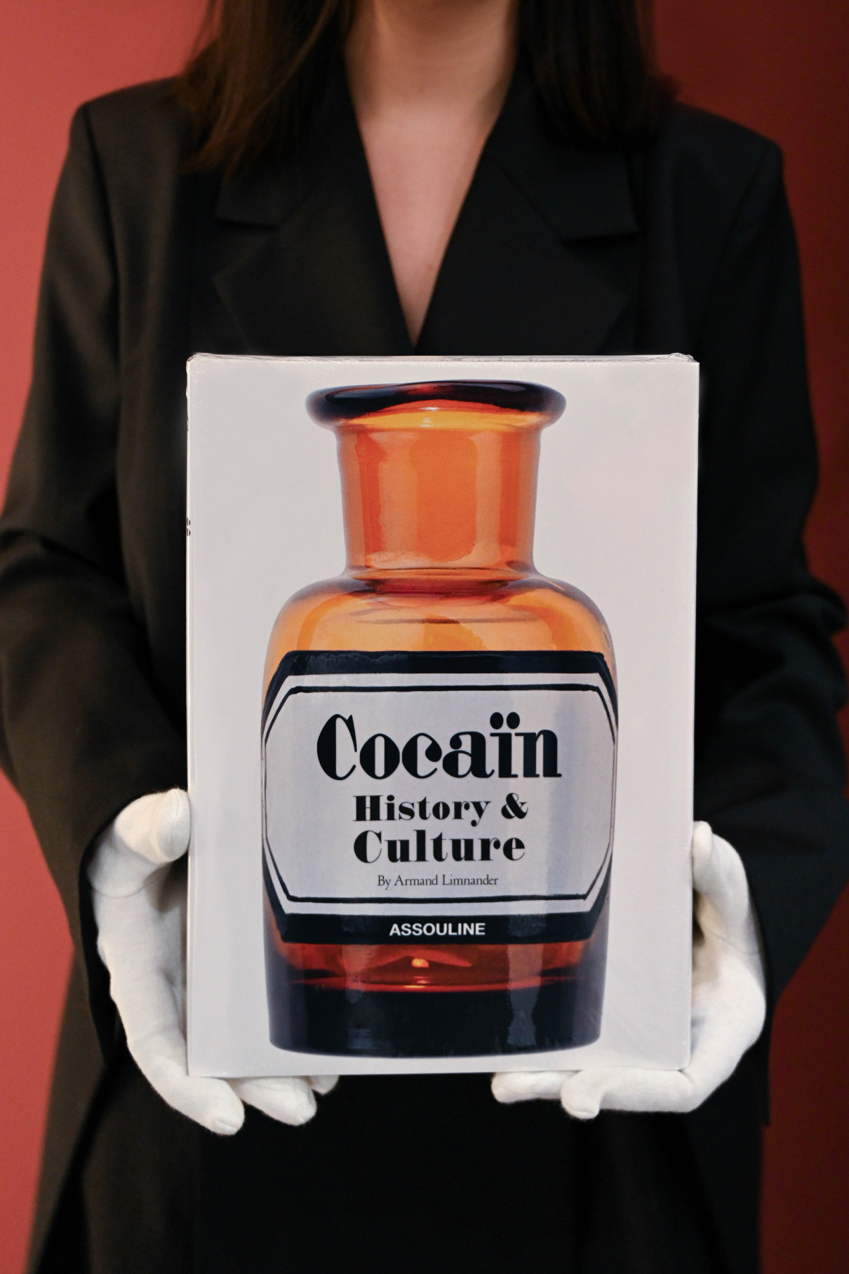 Книга ASSOULINE Cocaïn: History & Culture ,  арт. 9781614287551 купить в интернет-магазине