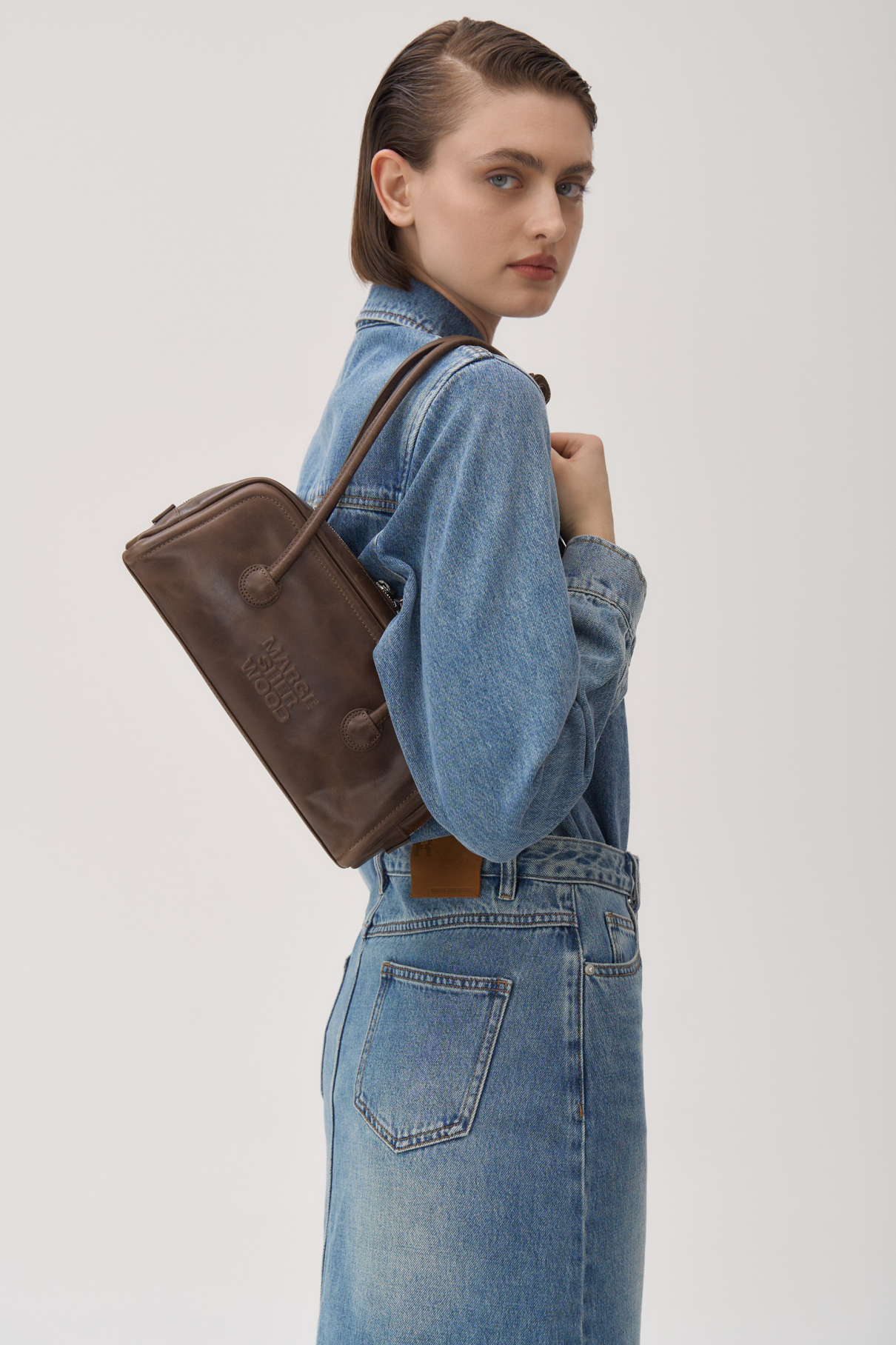 Сумка SOFT BAGUETTE BAG , коричневый, арт. EE047650 купить в интернет-магазине Сумка SOFT BAGUETTE BAG , коричневый, арт. EE047650 купить в интернет-магазине