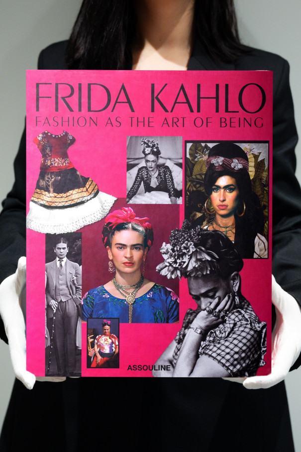 Книгa Assouline,Frida Kahlo: Fashion as the Art of Being