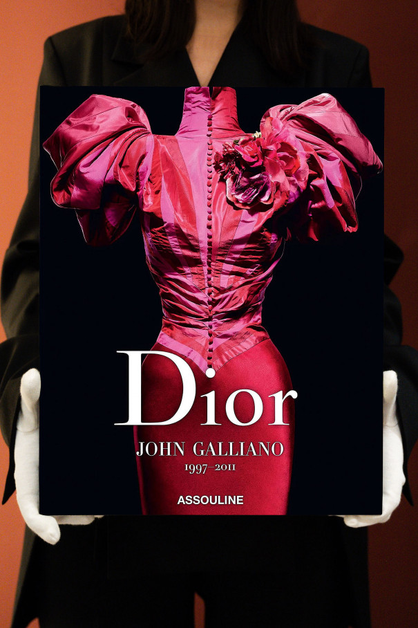 Книга ASSOULINE Dior by John Galliano