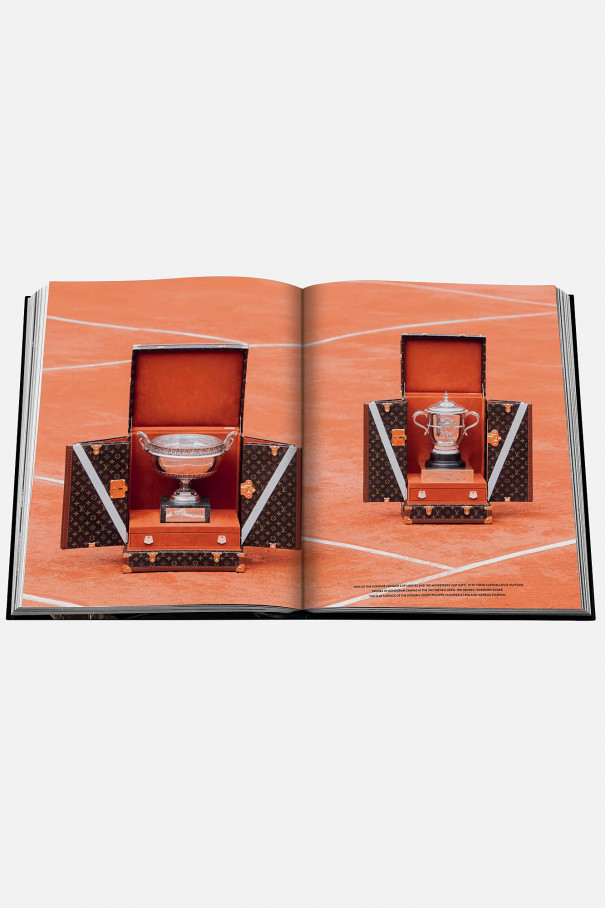 Книгa Assouline Louis Vuitton: Trophy Trunks ,  арт. 9781649801272 купить в интернет-магазине
