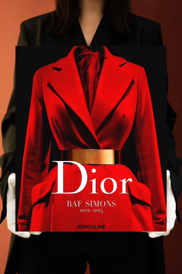 Книга ASSOULINE Dior by Raf Simons ,  арт. 9781649800213 купить в интернет-магазине