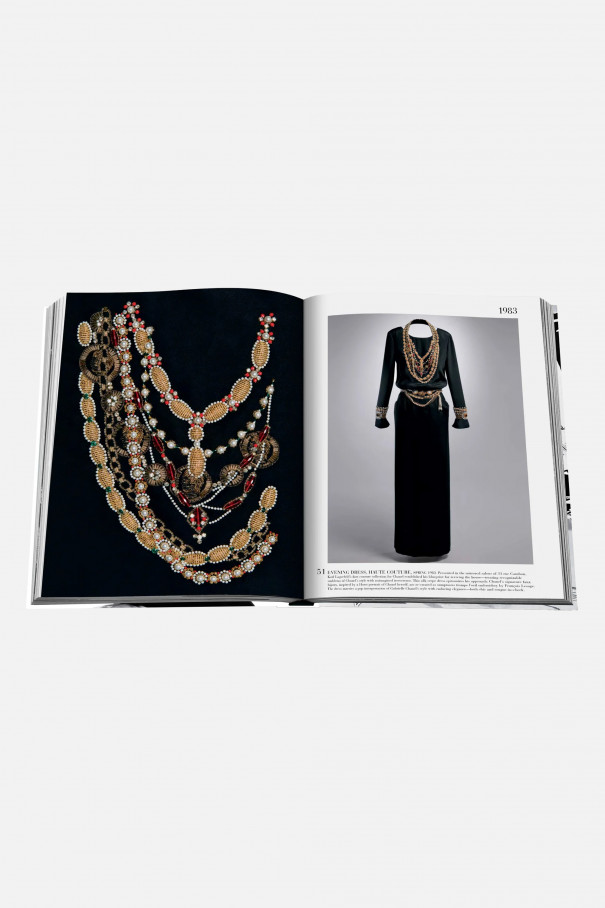 Книга Chanel: The Legend of an Icon