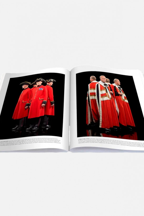 Книгa The Queen's People