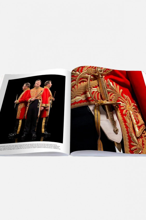 Книгa The Queen's People
