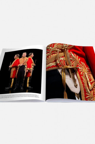 Книгa The Queen's People ,  арт. 9781614285298 купить в интернет-магазине