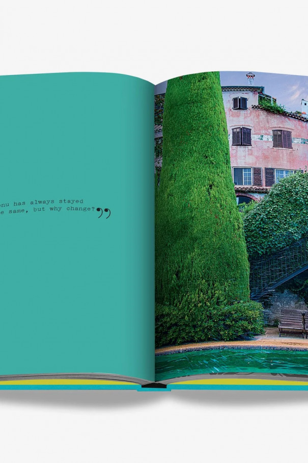 Книгa Assouline Travel Chic Stays