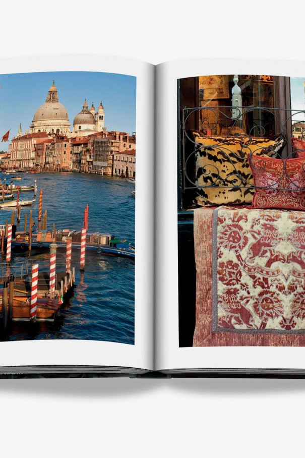 Книгa Assouline Travel Italian Chic