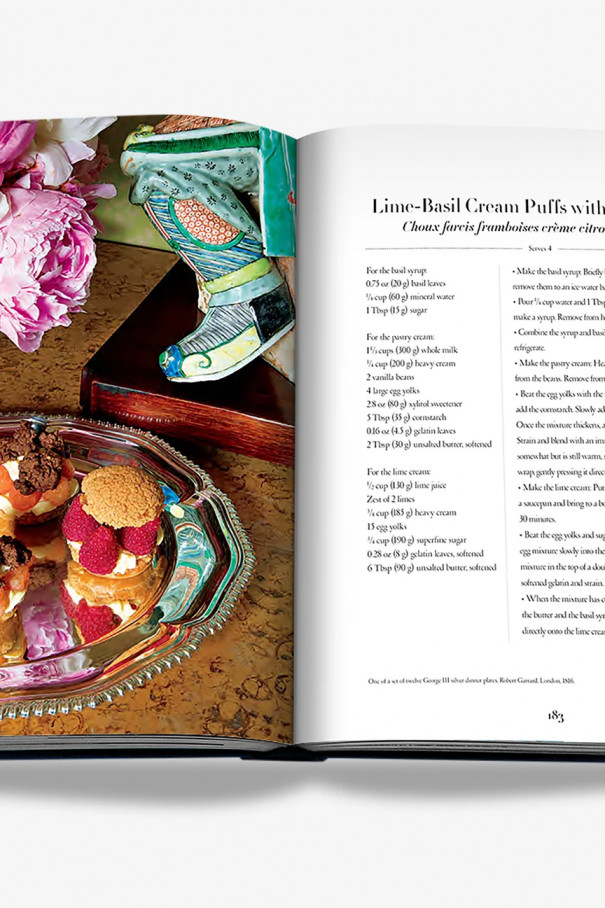 Книга ASSOULINE Valentino: At the Emperor's Table