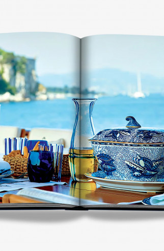 Книга ASSOULINE Valentino: At the Emperor's Table ,  арт. 9781614282938 купить в интернет-магазине