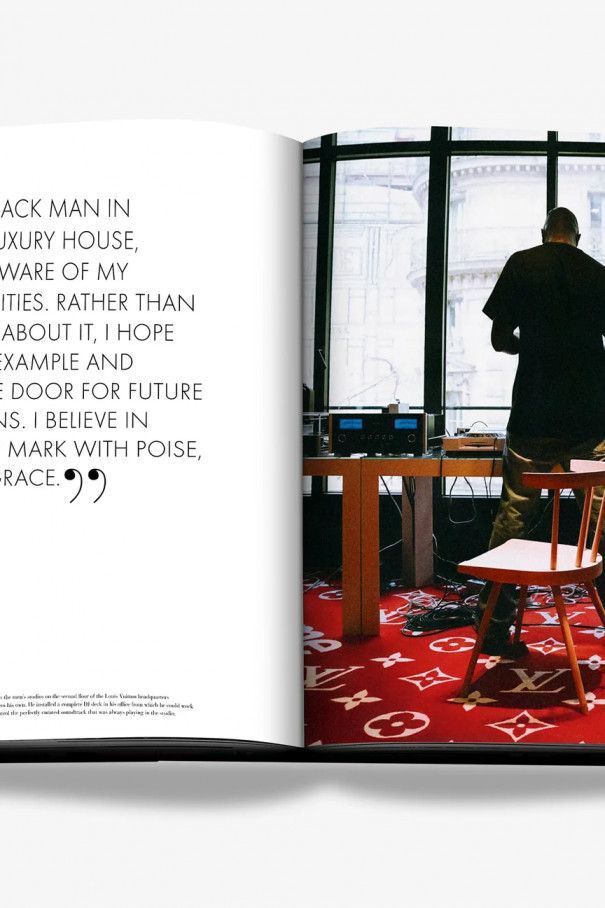 Книга ASSOULINE Louis Vuitton: Virgil Abloh (Classic Cartoon Cover)
