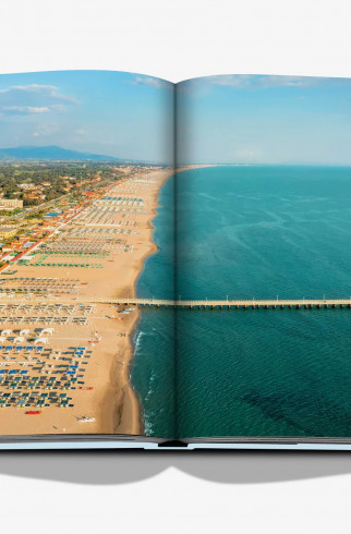 Книгa ASSOULINE Forte Dei Marmi ,  арт. 9781649803481 купить в интернет-магазине