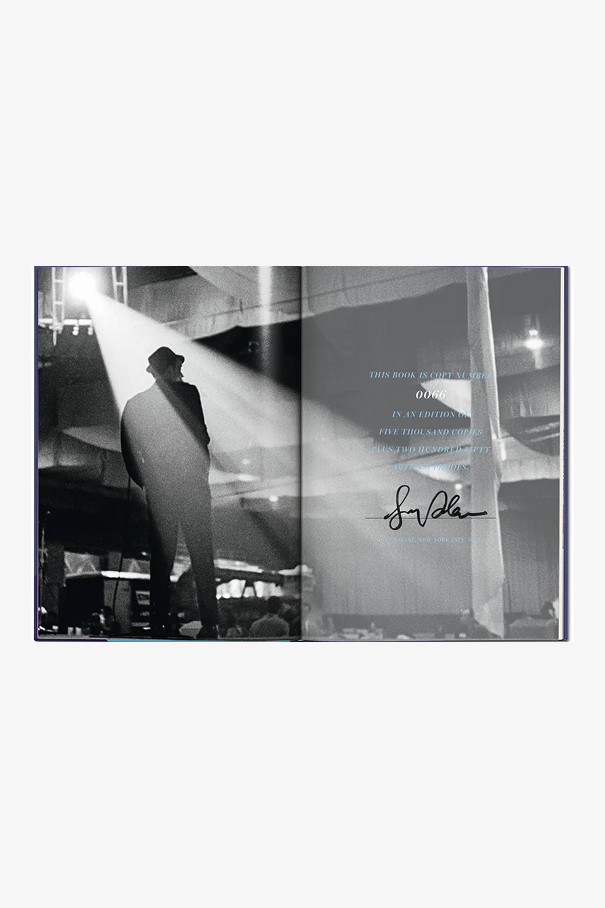 Книгa Frank Sinatra Has a Cold. Photographs by Phil Stern