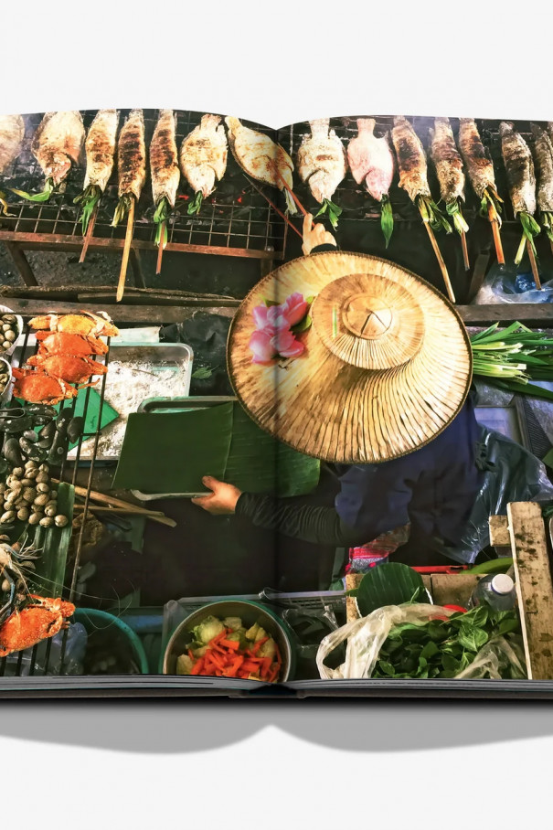 Книга Bangkok Spirit