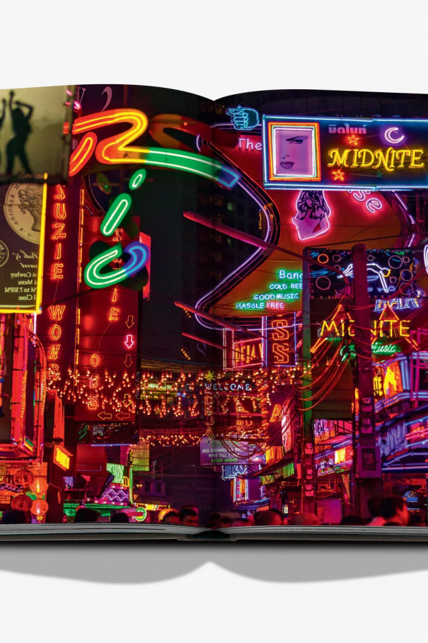 Книга Bangkok Spirit
