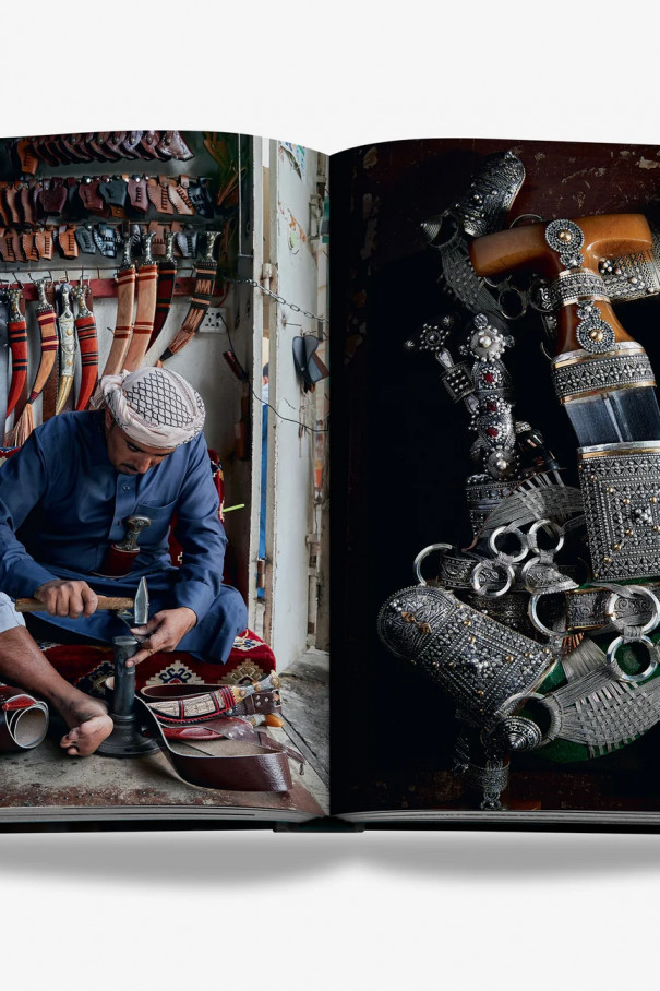 Книга Saudi Arabia: Flower Men