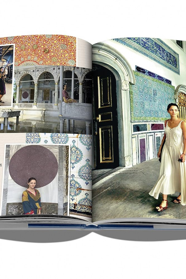 Книга Soﬁa Betak: Travels with Chufy