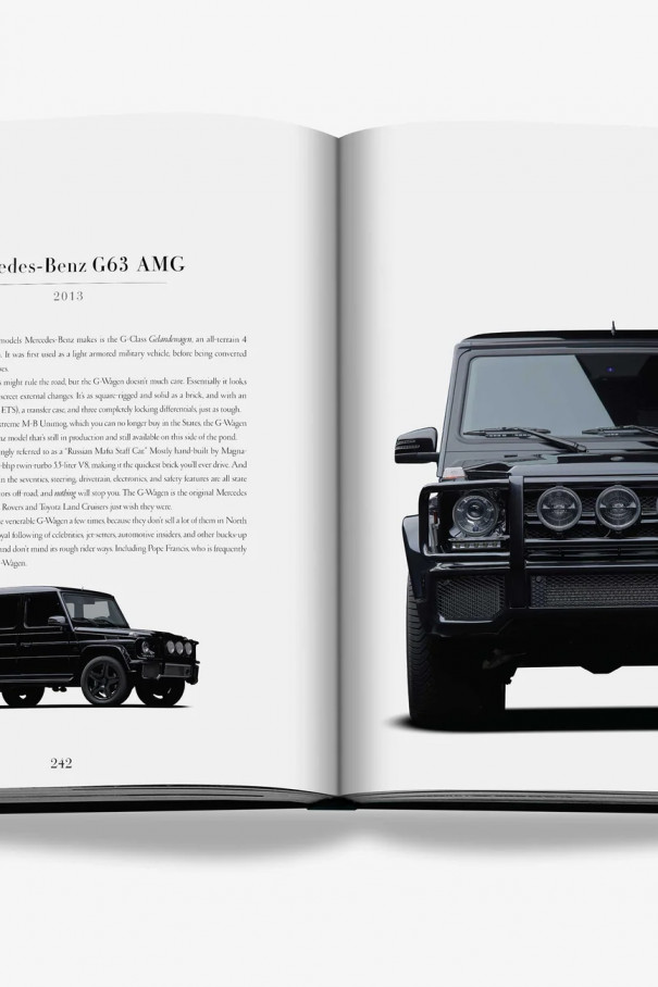 Книга Iconic: Art, Design, Advertising, and the Automobile