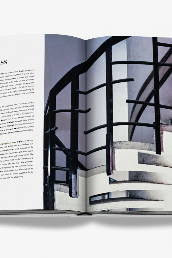 Книга Catalogue Raisonné du Mobilier: Jeanneret Chandigarh