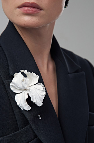 Брошь BIG BROOCH ирис белый , Белый, арт. 33219121 купить в интернет-магазине
