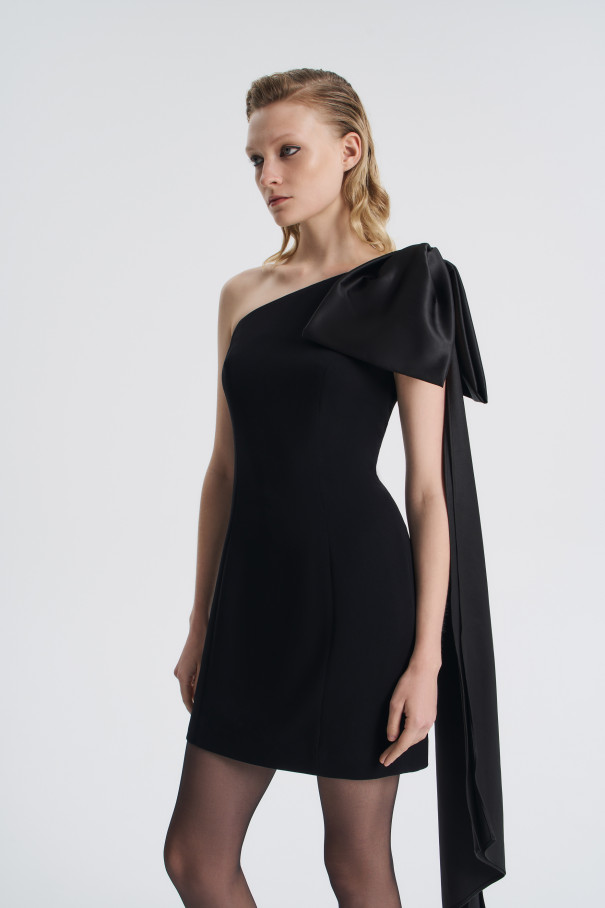 Платье на одно плечо с бантом , черный, арт. FR26NY1DR51FLW530BL купить в интернет-магазине