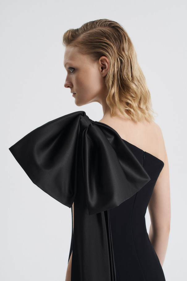 Платье на одно плечо с бантом , черный, арт. FR26NY1DR51FLW530BL купить в интернет-магазине